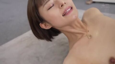 スレンダー美人妻がスーツの隙間からチラ見せピストンに悶絶！NTR中出しSEXに溺れる